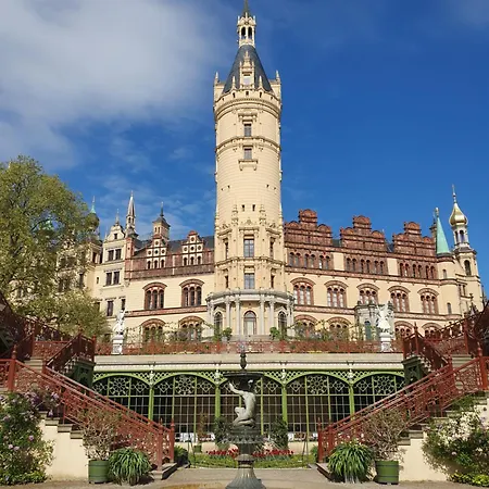 Neumuehler Hof- 