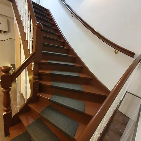 Neumuehler Hof- 