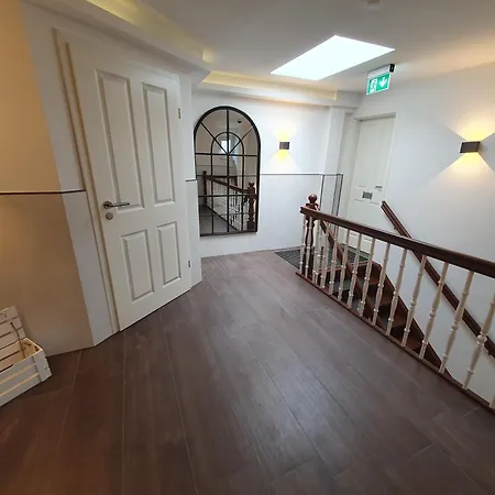 Neumuehler Hof- 