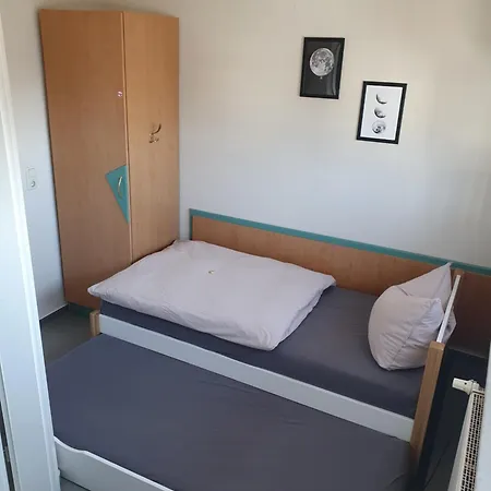 Neumuehler Hof- 