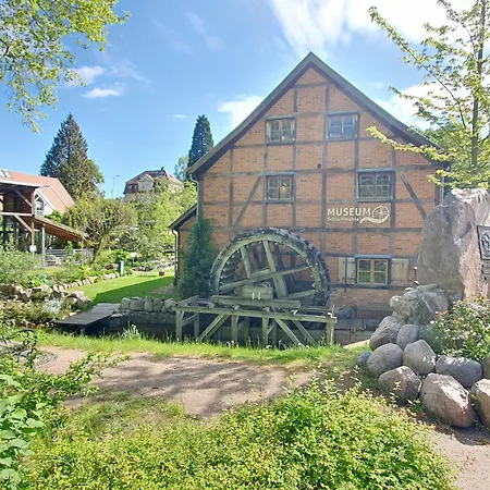 Neumuehler Hof- 