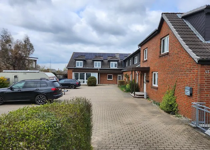 Neumuhler Hof: Spacious Family With Multiple Bathrooms And Free Parking *