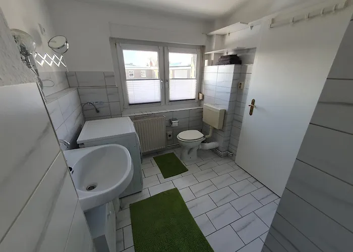 Neumuhler Hof: Spacious Family With Multiple Bathrooms And Free Parking Apartment *