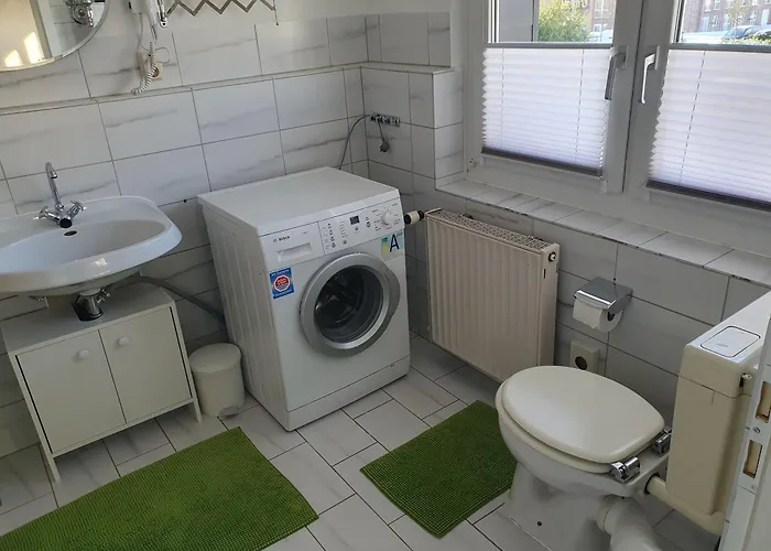 Neumuhler Hof: Spacious Family With Multiple Bathrooms And Free Parking Apartment *