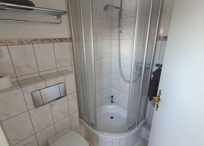 Neumuhler Hof: Spacious Family With Multiple Bathrooms And Free Parking Apartment