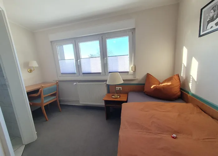 Neumühler Hof- Thomas 3 Zimmer,3 Bäder Mit Dusche, Kostenfreie Parkplätze Vor Dem Haus Apartment *