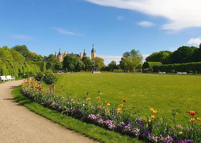 Neumuhler Hof: Spacious Family With Multiple Bathrooms And Free Parking Apartment Schwerin (Mecklenburg-Vorpommern)