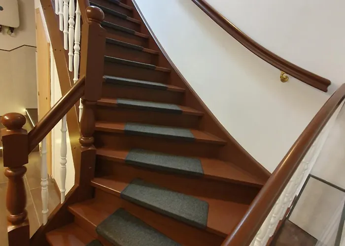 Neumuhler Hof: Spacious Family With Multiple Bathrooms And Free Parking Apartment